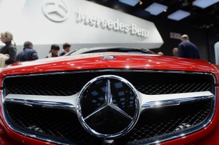 "Montownie Trzeciego Świata" czy motor wzrostu? Ważą się losy Mercedesa w Polsce