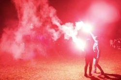 Niespokojna noc w Warszawie. Petarda wpadła na balkon, spaliło się mieszkanie