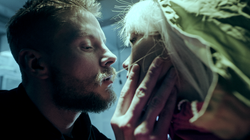 Sebastian Fabijański - raper z teledyskiem. Zobacz "Nightcrawler"