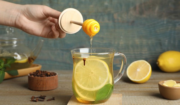 Limun, med, đumbir doprinose zdravstvenim prednostima čaja