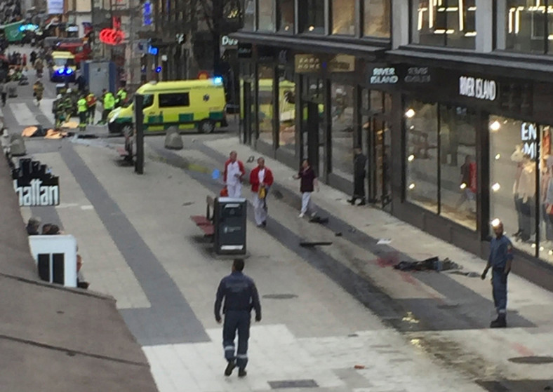 Ciężarówka wjechała w tlum w centrum Sztokholmu