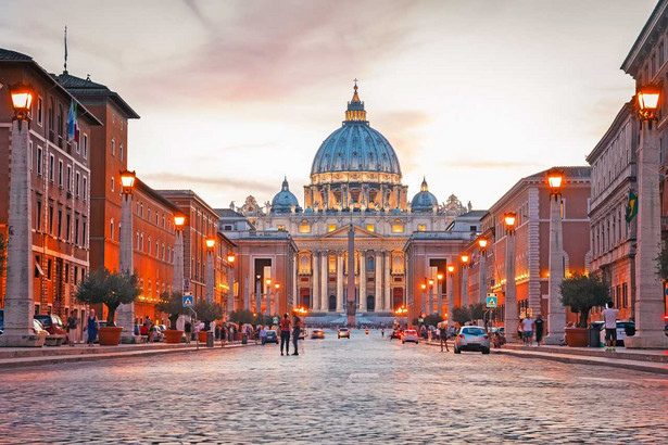 Widok na Bazylikę Świętego Piotra w Watykanie