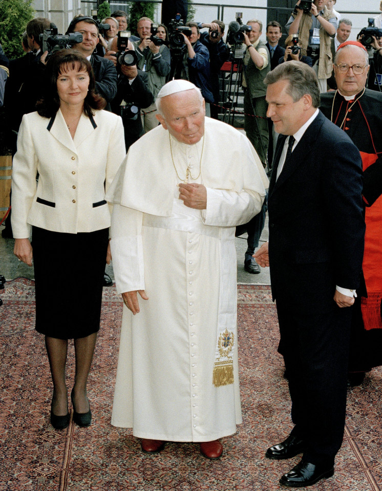 Jolanta i Aleksander Kwaśniewski z papieżem Janem Pawłem II