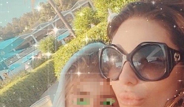 Ana Nikolić sa ćerkicom Tarom