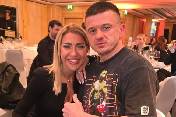 "POBEDA" Jovana Jeremić grli dečka Tigra posle velikog tijumfa: Emocije pršte u Beču