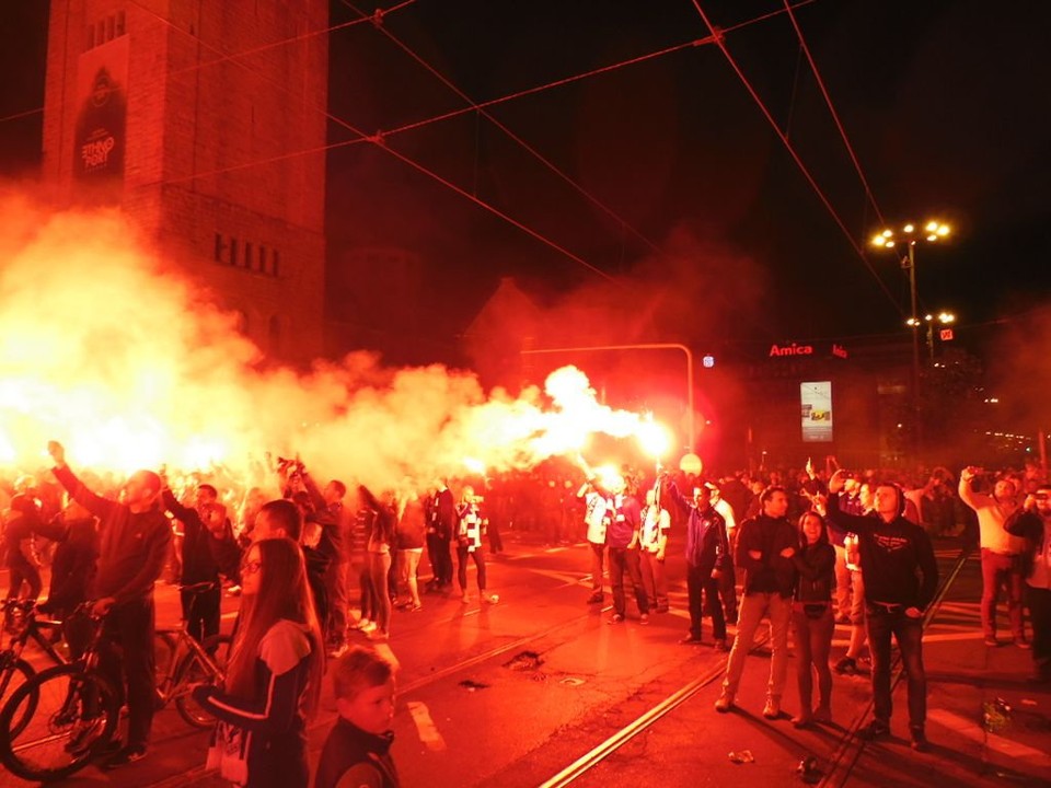 Lech Poznań Mistrzem Polski. Tysiące kibiców fetowało zwycięstwo