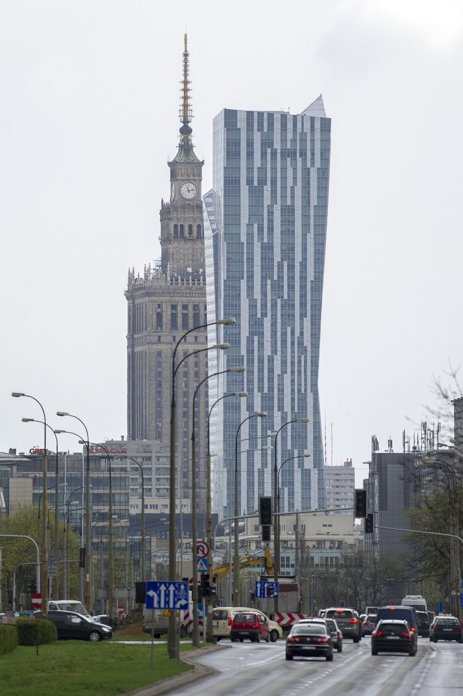 6. Apartamentowiec Złota 44 to jeden z najwyższych budynków mieszkalnych nie tylko w Polsce, lecz także w Unii Europejskiej. Jego wysokość toi 192 m.