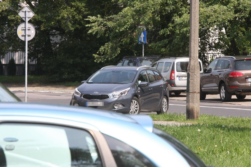 Policja chroni prezesa PiS. Nawet na cmentarzu