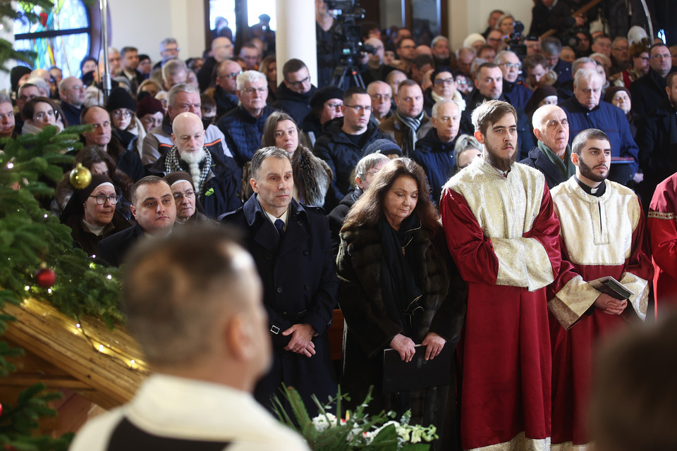Aktorka Anna Dymna na mszy świętej pogrzebowej w intencji ks. Tadeusza Isakowicza-Zaleskiego