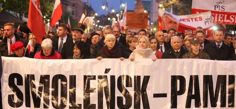 Jak zapobiec kontrmanifestacjom podczas miesięcznicy? PiS uszczelni prawo o zgromadzeniach cyklicznych