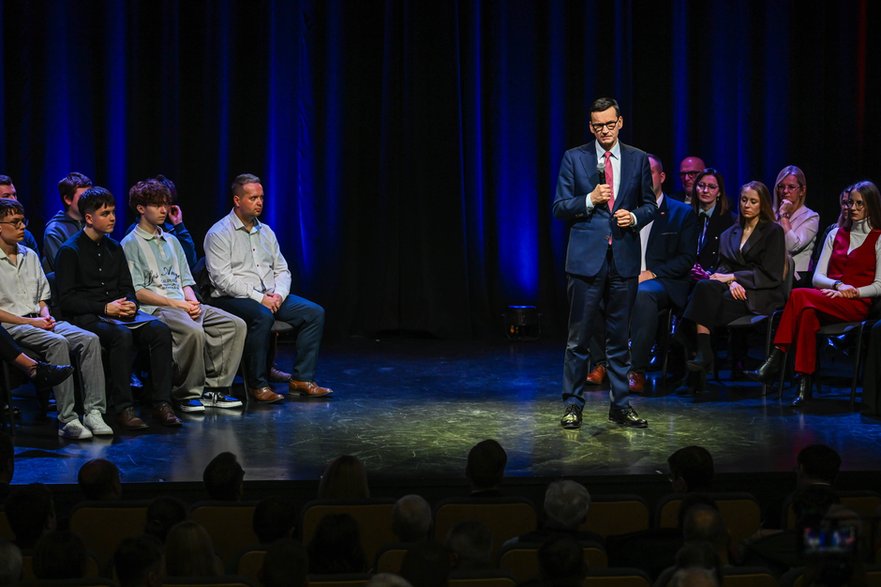 Mateusz Morawiecki podczas spotkania polityków Prawa i Sprawiedliwości z mieszkańcami Brzozowa, 12 grudnia 2025 r.