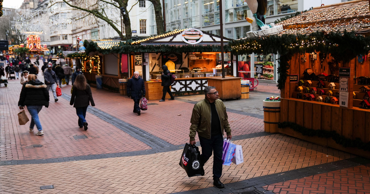 Last-minute rush: UK Christmas Eve shoppers send footfall soaring 20.5%