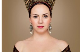 Wakar: „Szalbierz” jest średniawą komedią, ale „Rosyjski kontrakt" daje powiew świeżości