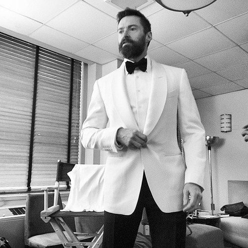 Hugh Jackman elegancki na zdjęciu ze swojego profilu na Instagramie