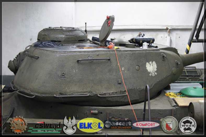 Remont ciężkiego czołgu IS-2 - zakończenie prac