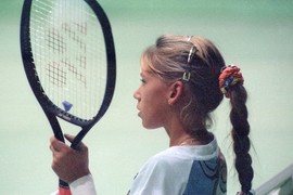 "Od deteta su napravili S*KS SIMBOL I MARKETINŠKO ČUDOVIŠTE": Postala je SAN SVAKOG MUŠKARCA i razlog LJUBOMORE SVAKE ŽENE, a onda je pukla pod pritiskom