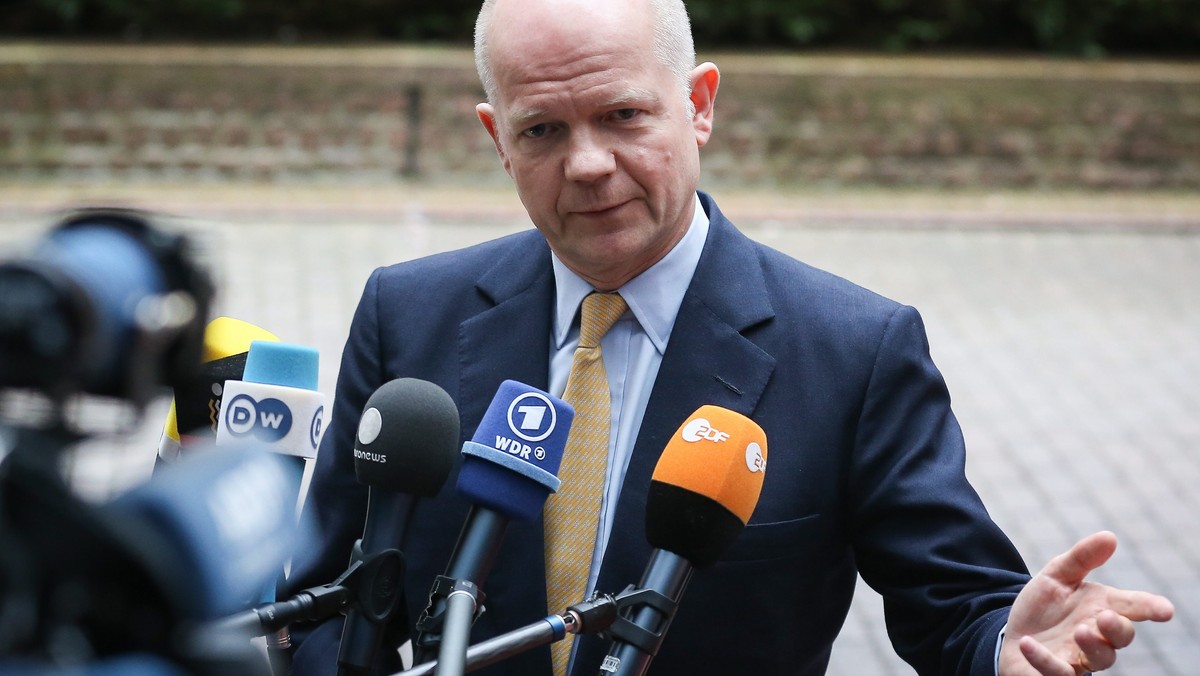 Minister spraw zagranicznych Wielkiej Brytanii William Hague powiedział, że będzie się konsultował z Międzynarodowym Funduszem Walutowym, by uruchomić pomoc finansową dla Ukrainy.