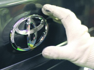 Toyota zapowiada, że w 2012 r. znów będzie numerem jeden na globalnym rynku