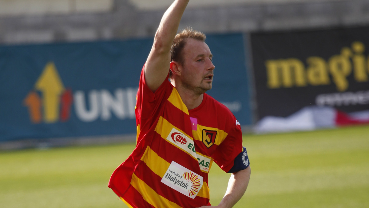 Jagiellonia Białystok wygrała na własnym stadionie z Górnikiem Zabrze 2:1 (1:0) w meczu 27. kolejki T-Mobile Ekstraklasy. Bohaterem białostoczan został Tomasz Frankowski, który zdobył obie bramki. Były to gole numer 160. i 161. w historii występów supersnajpera Jagiellonii w Ekstraklasie. Na liście najlepszych strzelców w historii polskiej ligi "Franek" traci już tylko sześć goli do legendy Ruchu Chorzów - Gerarda Cieślika. Zwycięstwo nad Górnikiem ma słodko-gorzki smak dla trenera białostoczan - Tomasza Hajty. On właśnie w Zabrzu stawiał pierwsze kroki w poważnej piłce.