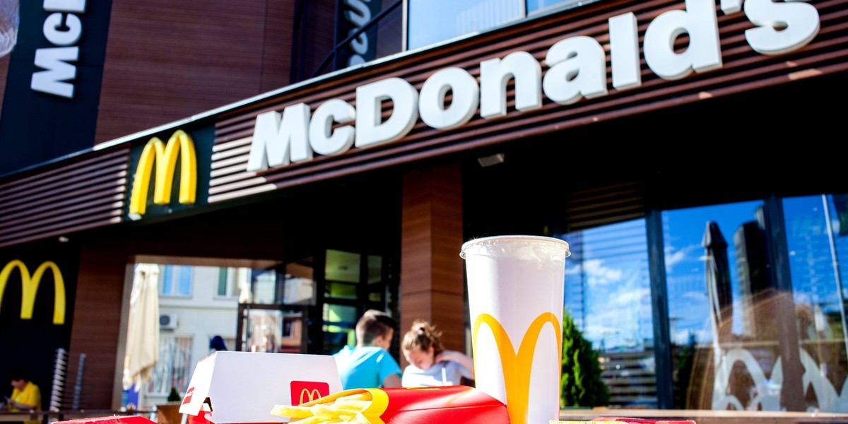 Klientki znalazły larwy w dozowniku z keczupem w restauracji McDonald's.