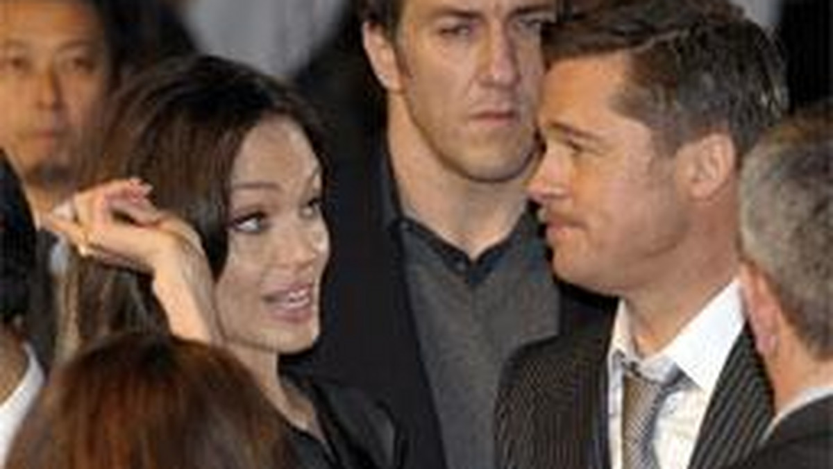 Z okazji walentynki Angelina Jolie kupiła Bradowi Pittowi drzewko oliwne.