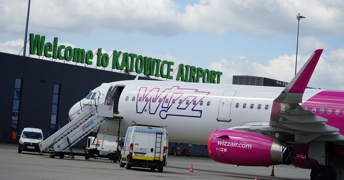 Katowice.  Aparcar en la azotea del aeropuerto.  Se escapó de la guardia fronteriza de Georgia.