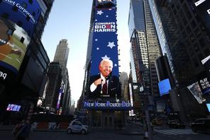 Joe Biden zdobył o 5 milionów głosów więcej od Donalda Trumpa. Na zdjęciu nowojorski Times Square, 9 listopada 2020 r.