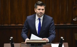 Śmiszek szydzi z prezydenta: Nie jest ani cesarzem, ani królem Słońce