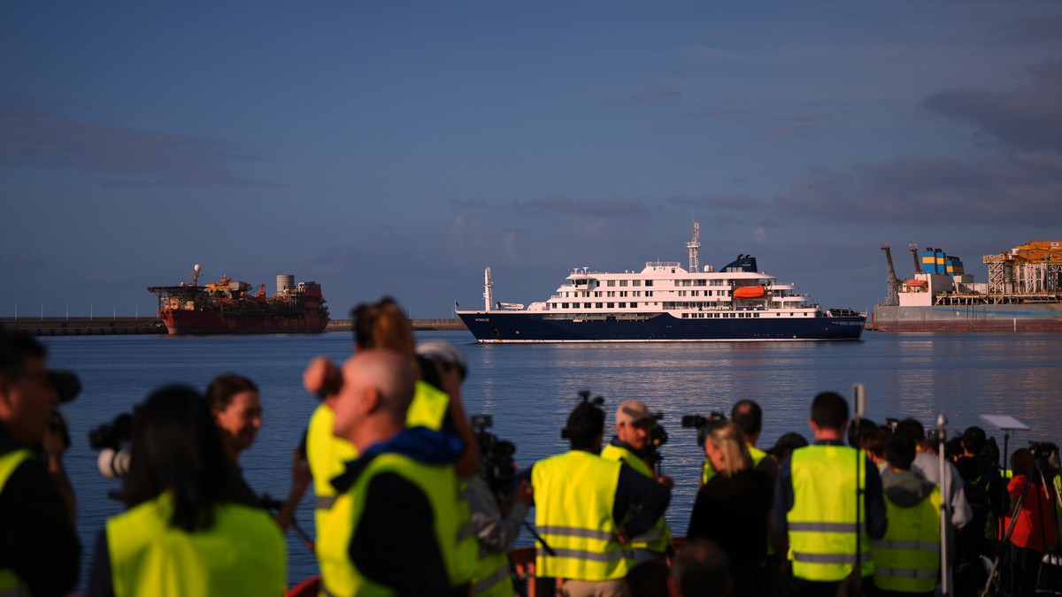 Kruzer "Hondijus" na kojem je izbila zaraza hantavirusa u luci Granadilja na Tenerifima, Kanarska ostrva, 10. maja