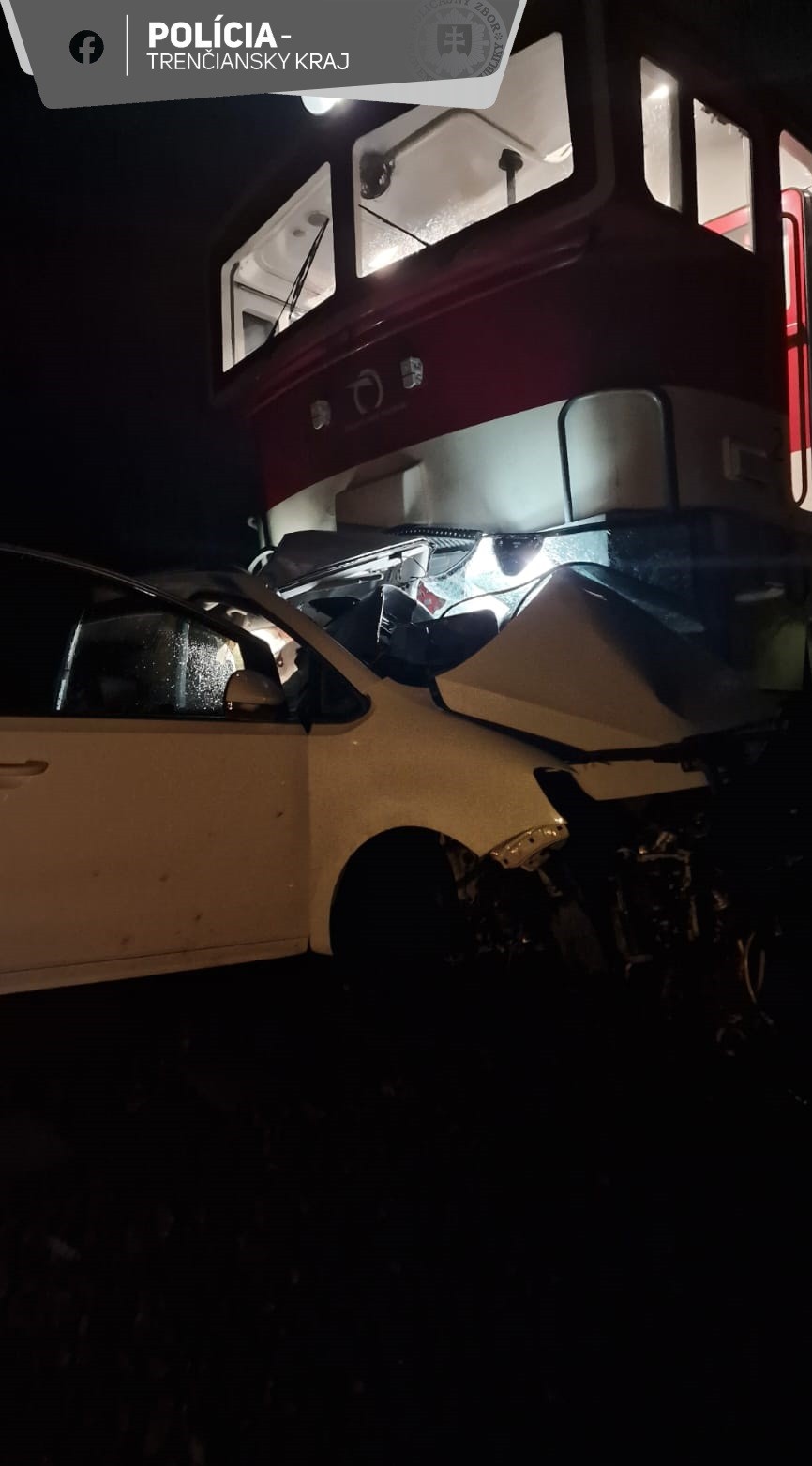 Zrážku s vlakom na železničnom priecestí v Koši neprežil 40-ročný vodič.