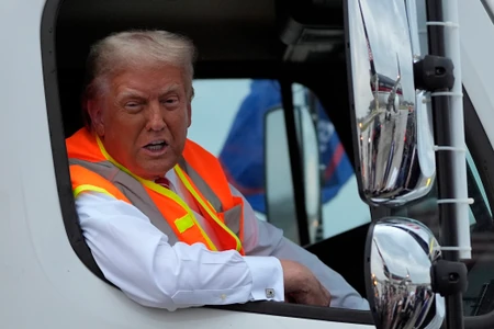 Donald Tramp u kamionu za smeće u Grin Beju u Viskonsinu