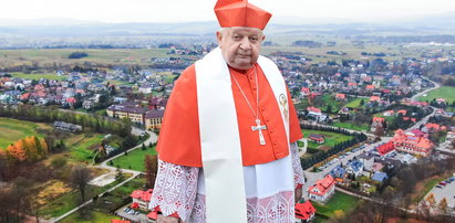 Wieś Dziwisza podzielona. Mieszkańcy Raby Wyżnej spierają się o chorwackie wakacje kardynała