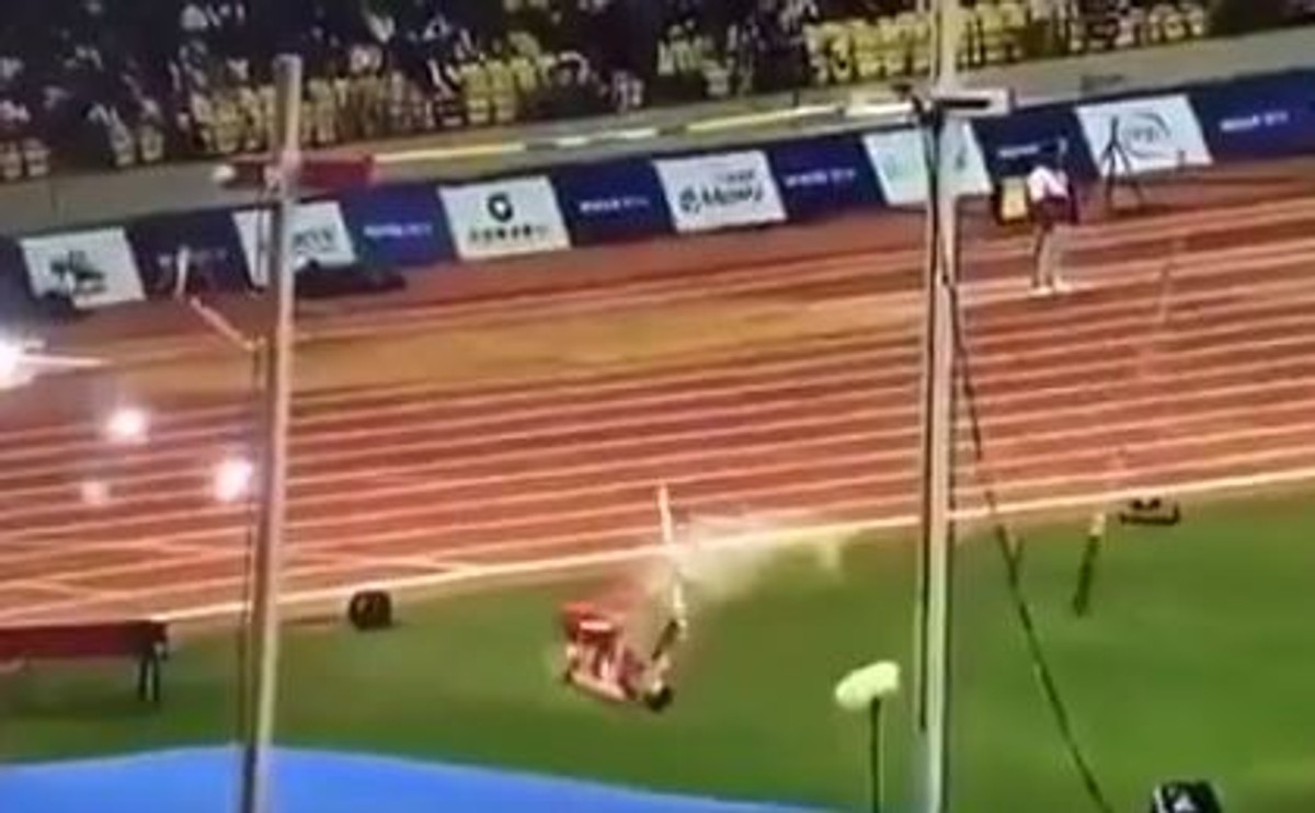 Tyczka Wojciechowskiego pękła podczas skoku. Polak miał sporo szczęścia [WIDEO]