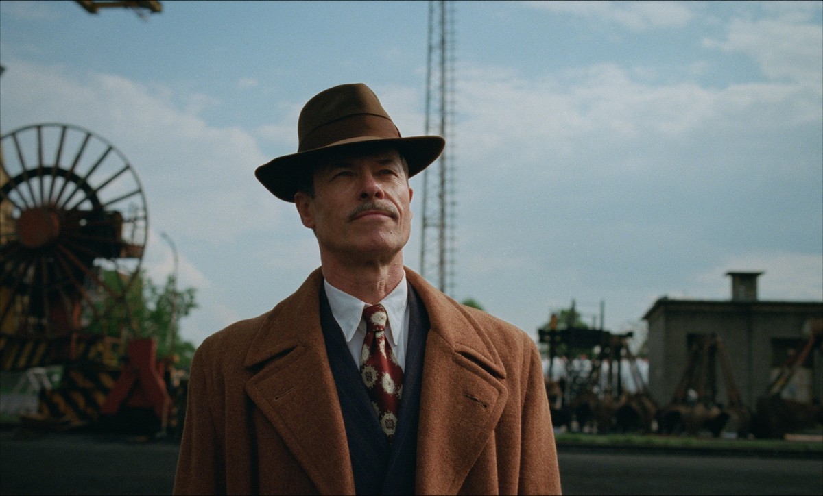 Guy Pearce w filmie "Brutalista"