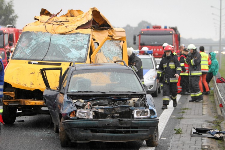 Pozorowany wypadek. Ćwiczenia służb ratownicznych na autostradzie A4