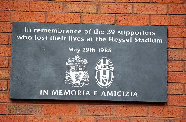 Tablica upamiętniająca ofiary tragedii z 1985r., umieszczona na stadionie Anfield w Liverpoolu 