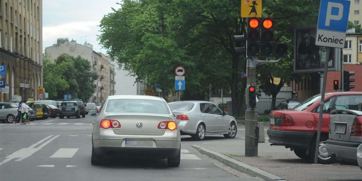 Kaczyński jedzie na czerwonym!