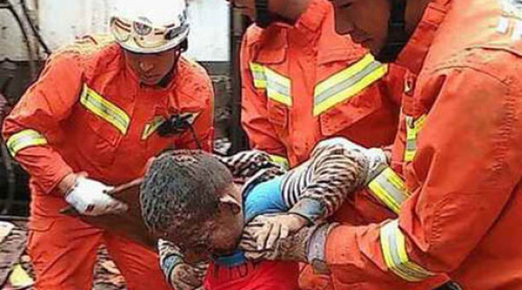 Megrázó képek a földrengés sújtotta Kínából