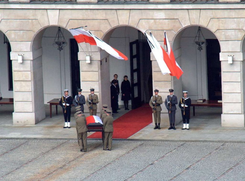 pożegnanie, trumna, wystawienie,Lech Kaczyński, katastrofa, śmierć prezydenta, Smoleńsk, Katyń