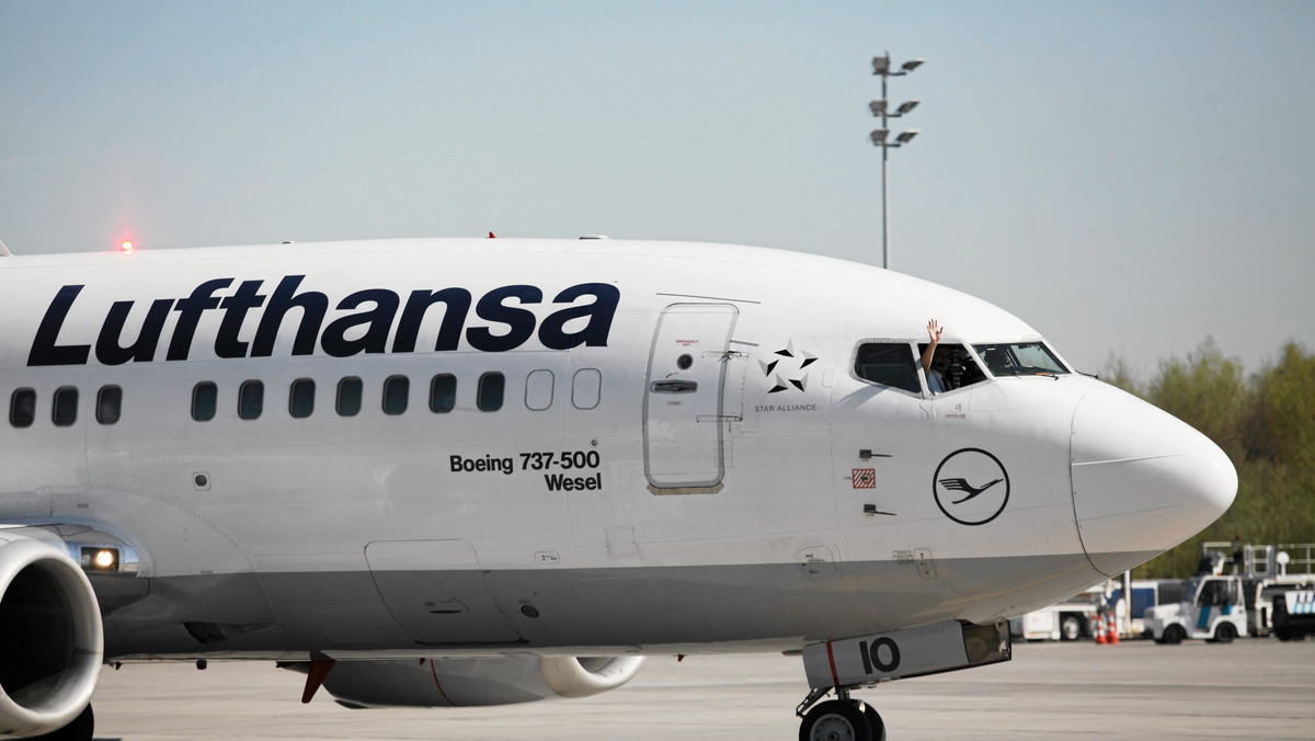 W sumie 34 loty zaplanowane na poniedziałek między Warszawą a Frankfurtem, Monachium i Dusseldorfem zostały odwołane. Tak zdecydowały Polskie Linie Lotnicze LOT oraz Lufthansa. Powodem jest strajk pracowników obsługi naziemnej na lotniskach na terenie Niemiec.