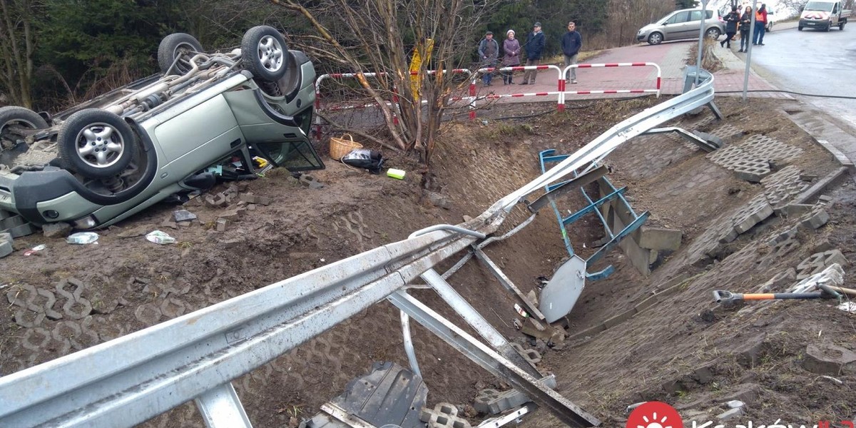 Auto wypadło z zakopianki. Trzy osoby ciężko ranne