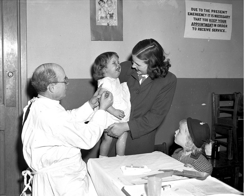 Szczepienia przeciwko czarnej ospie w Nowym Jorku w 1947 r.