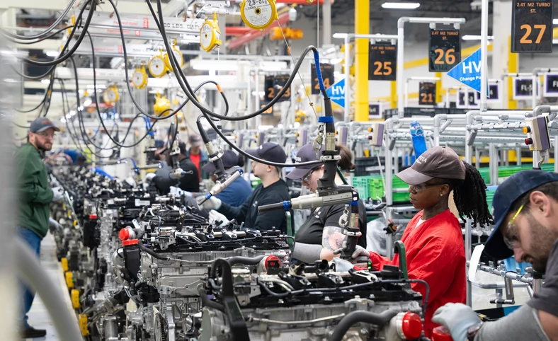 Toyota rozpoczęła produkcję silnika 2.4 do hybrydowego pick-upa Tacoma