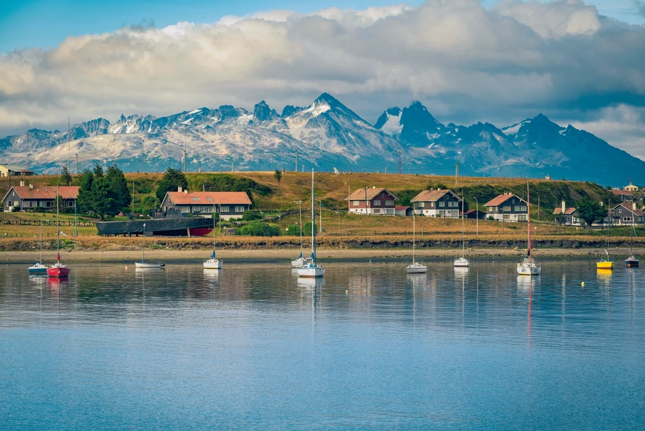 Ushuaia w Patagonii jest najdalej wysuniętym na południe miasteczkiem świata. Dawniej była tu kolonia karna.