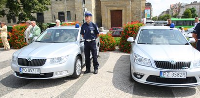 Widzisz te samochody? Zwolnij! To policja