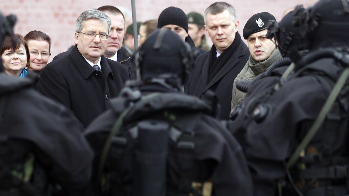 Prezydent Bronisław Komorowski odwiedził Komendę Powiatową Policji w Lublińcu (Śląskie). Komorowski wskazał, że przykład Lublińca dowodzi, iż w sprawach bezpieczeństwa wewnętrznego możliwy jest postęp.