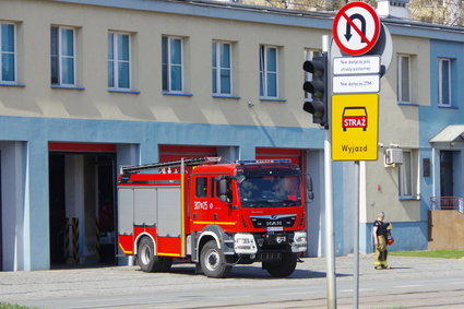 Rząd rozda miliony złotych gminom za dużą frekwencję. Minister ogłasza "bitwę o remizy"