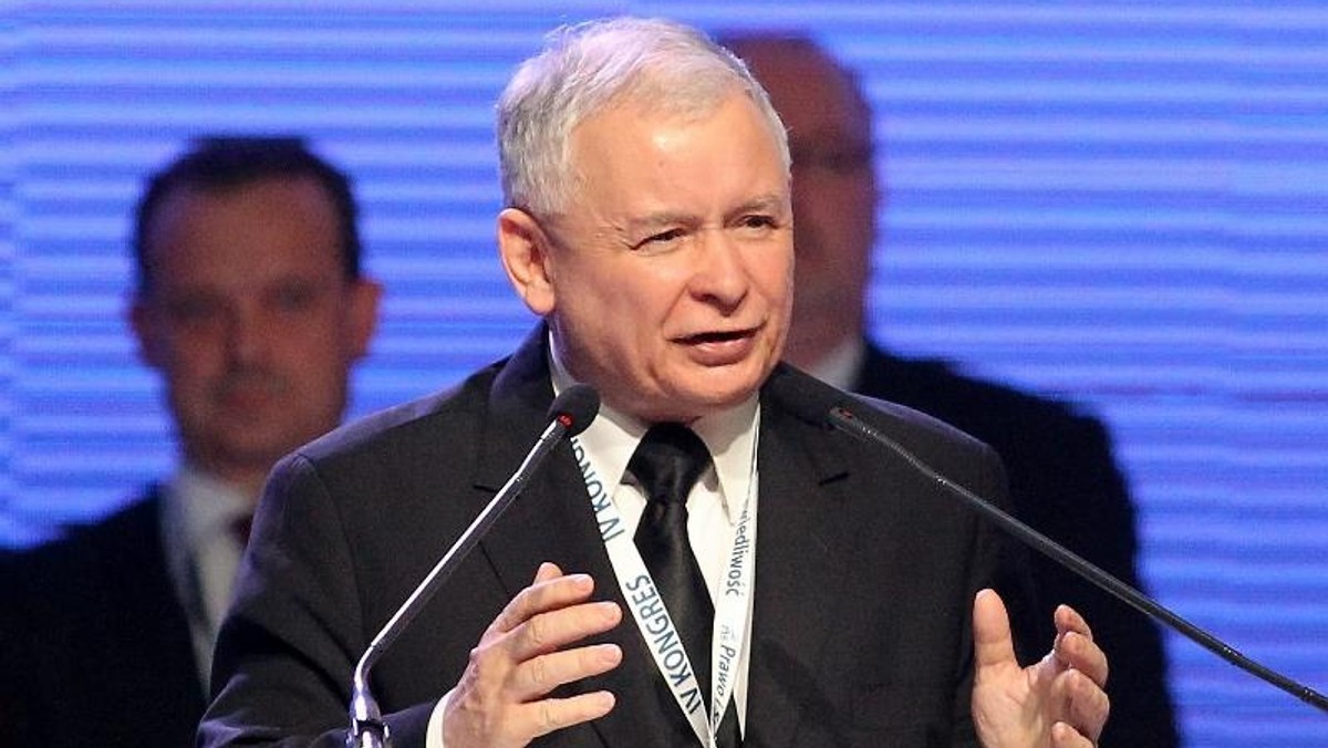 Jarosław Kaczyński kongres pis gestykuluje