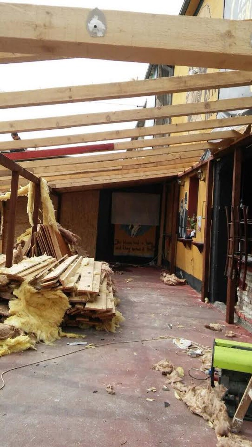 Rušenje uz asistenciju policije