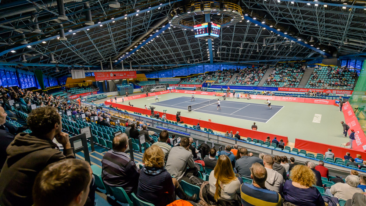 Jako pierwsi na kort w hali Orbita wyjdą Czech Jan Hernych, który przedarł się przez kwalifikacje i rozstawiony z numerem trzecim Niemiec Jan-Lennard Struff. Tuż po nich wrocławskiej publiczności zaprezentuje się pierwszy z polskich tenisistów, 21-letni Paweł Ciaś. Jego rywalem będzie reprezentant Kazachstanu Ołeksandr Nedowiesow.